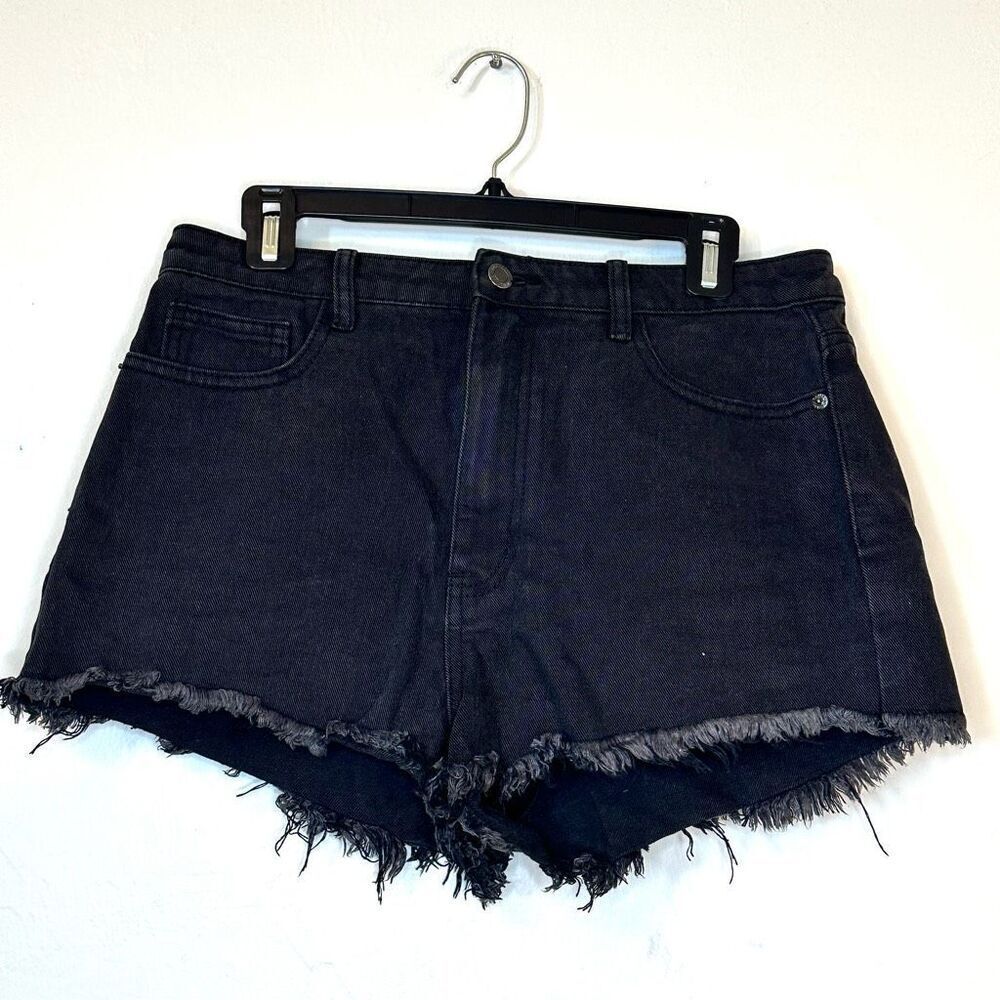 NWT PrettyLittleThing Raw Cut Frayed Hem Washed Denim Shorts Size 8